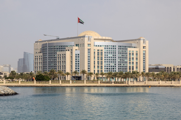 الإمارات تمنح رعايا 6 دول تأشيرات دخول عند الوصول بشروط محددة