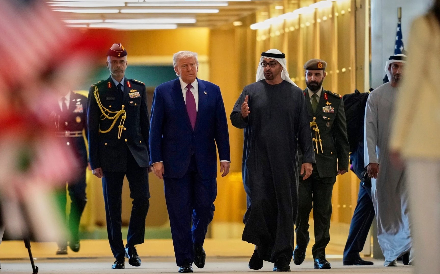 تقرير: أبوظبي تناور بين واشنطن وطهران بهدف حماية مصالحها