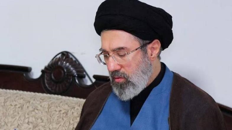 اختيار مجتبى خامنئي مرشدا أعلى جديدا لإيران خلفا لوالده