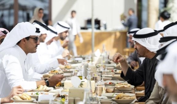 محمد بن زايد وأمير قطر يبحثان العلاقات والتطورات الإقليمية والدولية