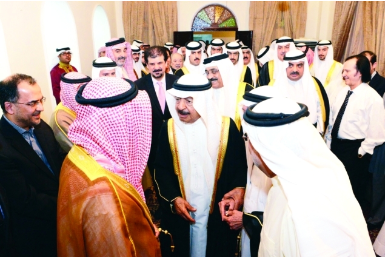 رئيس وزراء البحرين: البحرينيون هم السياج في مواجهة التهديدات