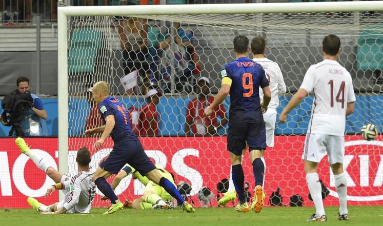 هولندا تسحق اسبانيا بخماسية وتشيلي تهزم استراليا بثلاثية