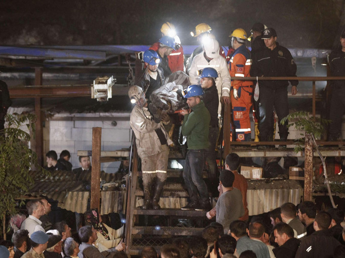 أكثر من 200 قتيل في حريق منجم غرب تركيا