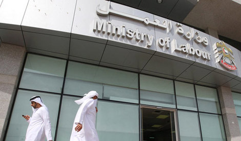 موظفات "تسهيل" يطالبن بمعاملتهن بالمثل مع نظيراتهن في الحكومة