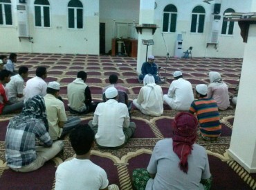 وكالة: خطيب مسجد في عدن باليمن يلغي خطبة وصلاة الجمعة لعدم توفر الأمان
