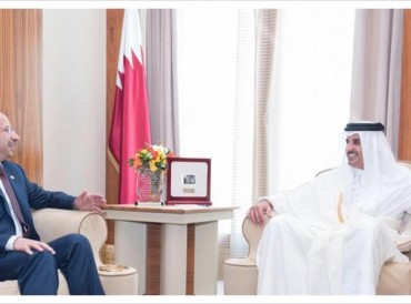 أمير قطر يؤكد دعم بلاده لوحدة العراق وأمنه